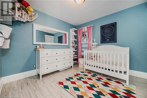 100 Crosthwaite Avenue N, Hamilton, ON - Indoor Photo Showing Bedroom