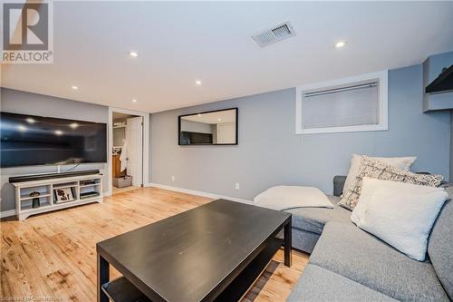 100 Crosthwaite Avenue N, Hamilton, ON - Indoor Photo Showing Living Room