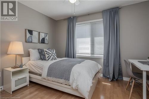 2057 Grovetree Lane, Burlington, ON - Indoor Photo Showing Bedroom