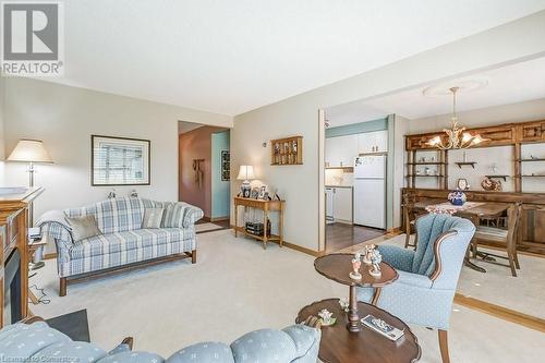 469 Woodview Road Unit# 3, Burlington, ON - Indoor Photo Showing Living Room