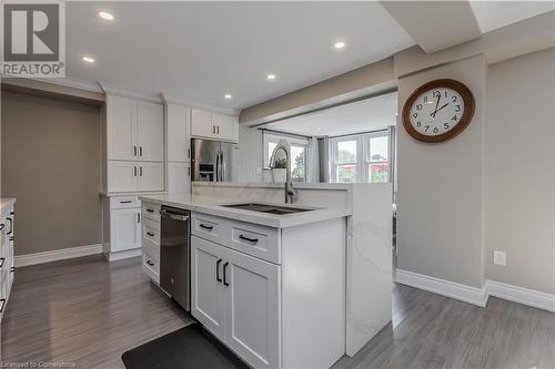 1336 Monmouth Drive, Burlington, ON - Indoor Photo Showing Kitchen