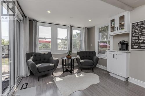 1336 Monmouth Drive, Burlington, ON - Indoor Photo Showing Living Room