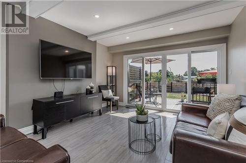 1336 Monmouth Drive, Burlington, ON - Indoor Photo Showing Living Room