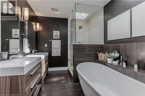 1336 Monmouth Drive, Burlington, ON - Indoor Photo Showing Bathroom