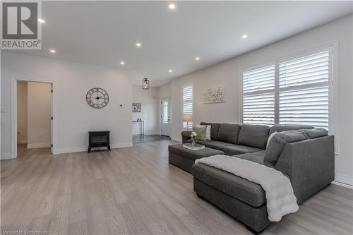 345 Prince'S Street, Fergus, ON - Indoor Photo Showing Living Room