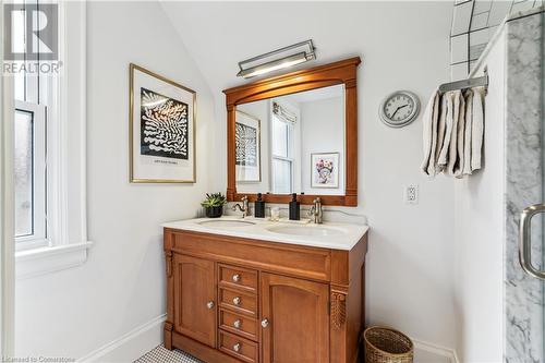 Ensuite bathroom - 607 Locust Street, Burlington, ON - Indoor Photo Showing Bathroom