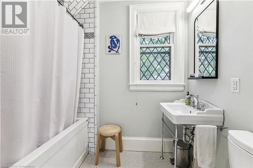 4-piece bathroom - 607 Locust Street, Burlington, ON - Indoor Photo Showing Bathroom