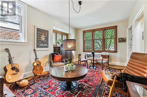 Sun-filled and bright - 607 Locust Street, Burlington, ON - Indoor Photo Showing Living Room