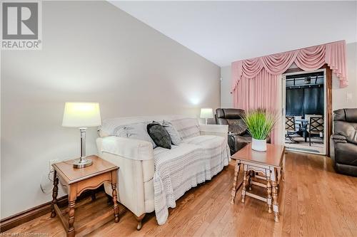 100 Quigley Road Unit# 41, Hamilton, ON - Indoor Photo Showing Living Room