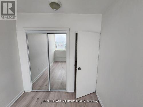 827 Albion Road, Toronto (Thistletown-Beaumonde Heights), ON - Indoor Photo Showing Other Room