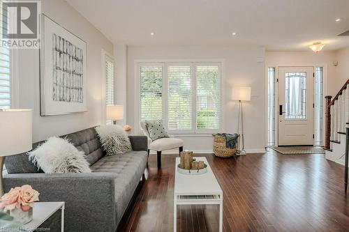 2206 Birchleaf Lane, Burlington, ON - Indoor Photo Showing Living Room