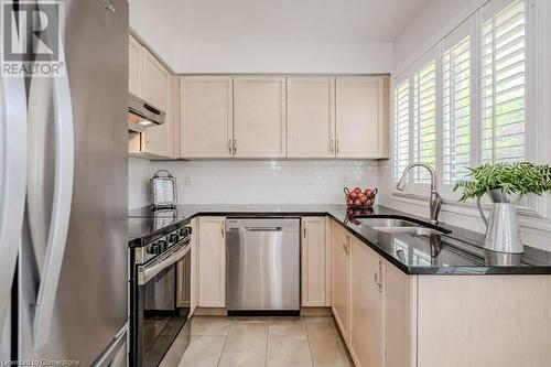 2206 Birchleaf Lane, Burlington, ON - Indoor Photo Showing Kitchen With Stainless Steel Kitchen With Upgraded Kitchen