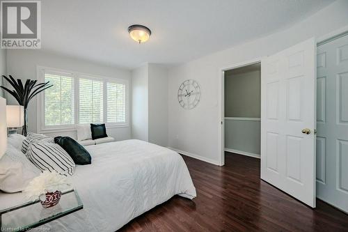 2206 Birchleaf Lane, Burlington, ON - Indoor Photo Showing Bedroom