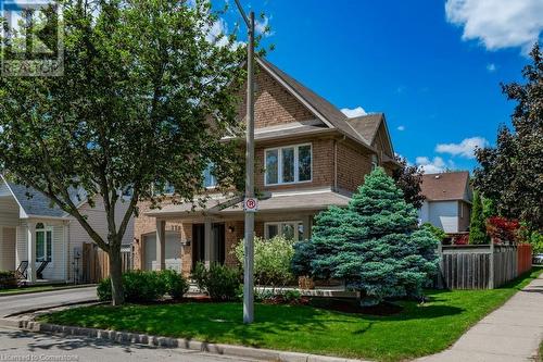 2206 Birchleaf Lane, Burlington, ON - Outdoor With Facade