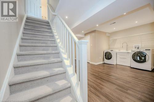 2206 Birchleaf Lane, Burlington, ON - Indoor Photo Showing Laundry Room