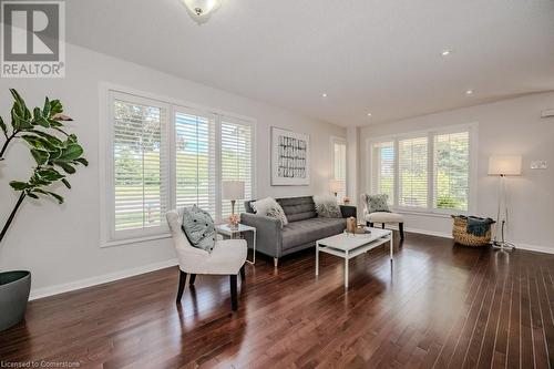 2206 Birchleaf Lane, Burlington, ON - Indoor Photo Showing Living Room