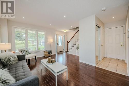 2206 Birchleaf Lane, Burlington, ON - Indoor Photo Showing Living Room