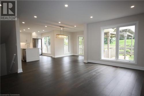 19 West Farmington Drive, St. Catharines, ON - Indoor Photo Showing Living Room