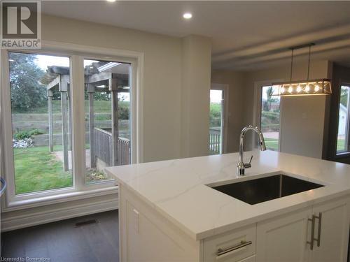 19 West Farmington Drive, St. Catharines, ON - Indoor Photo Showing Kitchen