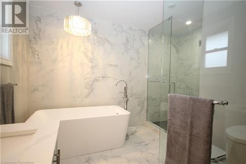 19 West Farmington Drive, St. Catharines, ON - Indoor Photo Showing Bathroom