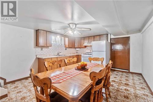 178 San Remo Drive, Hamilton, ON - Indoor Photo Showing Dining Room