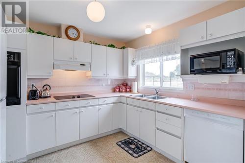 10 Silverbirch Boulevard, Mount Hope, ON - Indoor Photo Showing Kitchen With Double Sink