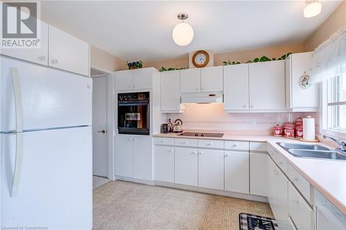 10 Silverbirch Boulevard, Mount Hope, ON - Indoor Photo Showing Kitchen With Double Sink