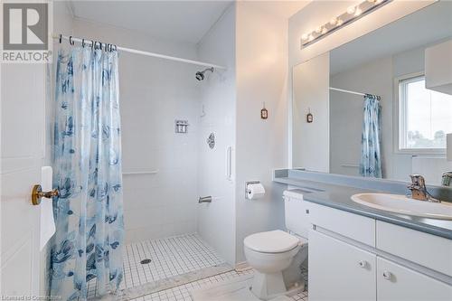 10 Silverbirch Boulevard, Mount Hope, ON - Indoor Photo Showing Bathroom