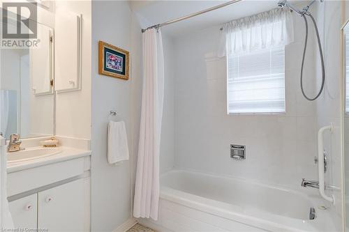 10 Silverbirch Boulevard, Mount Hope, ON - Indoor Photo Showing Bathroom