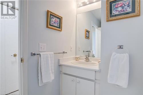 10 Silverbirch Boulevard, Mount Hope, ON - Indoor Photo Showing Bathroom