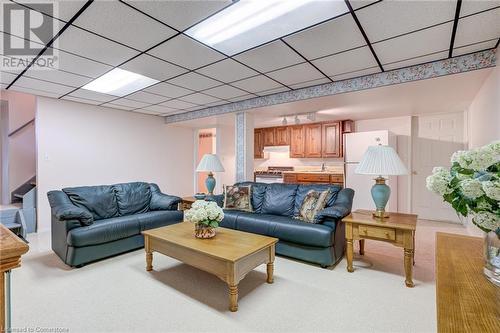 10 Silverbirch Boulevard, Mount Hope, ON - Indoor Photo Showing Living Room