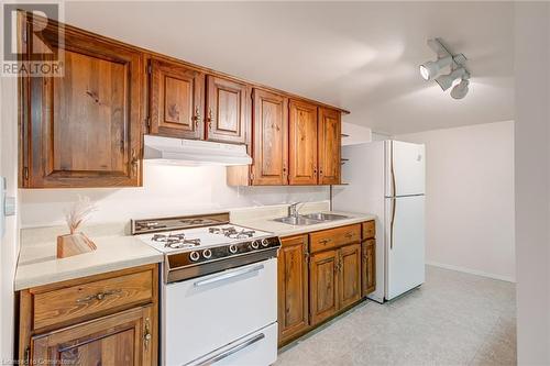 10 Silverbirch Boulevard, Mount Hope, ON - Indoor Photo Showing Kitchen With Double Sink