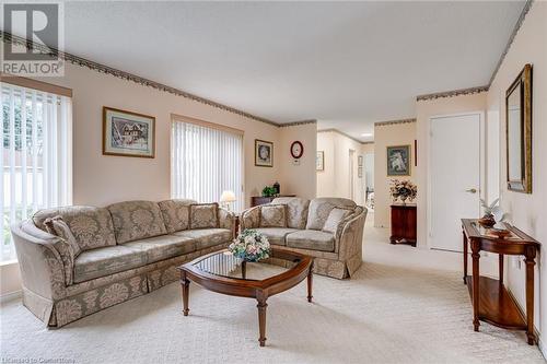 10 Silverbirch Boulevard, Mount Hope, ON - Indoor Photo Showing Living Room