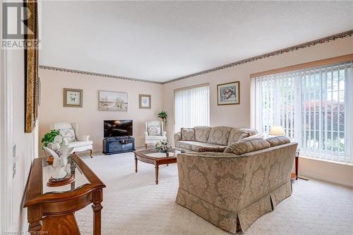 10 Silverbirch Boulevard, Mount Hope, ON - Indoor Photo Showing Living Room