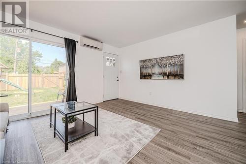 127 East 33Rd Street, Hamilton, ON - Indoor Photo Showing Living Room