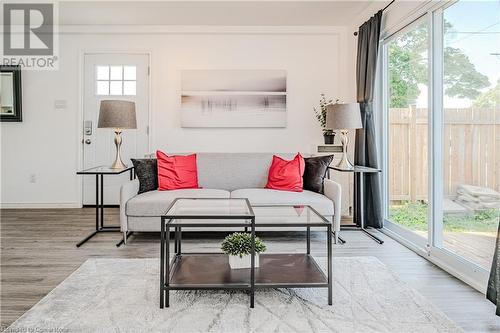 127 East 33Rd Street, Hamilton, ON - Indoor Photo Showing Living Room