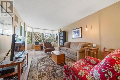 1270 Maple Crossing Boulevard Unit# 204, Burlington, ON - Indoor Photo Showing Living Room