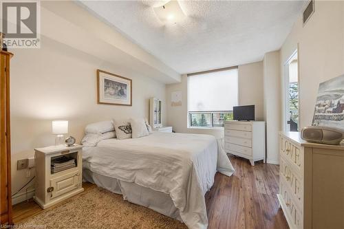 1270 Maple Crossing Boulevard Unit# 204, Burlington, ON - Indoor Photo Showing Bedroom