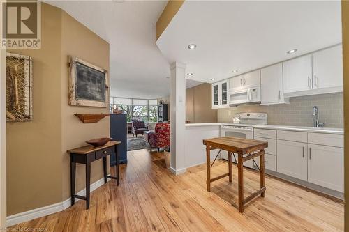 1270 Maple Crossing Boulevard Unit# 204, Burlington, ON - Indoor Photo Showing Kitchen