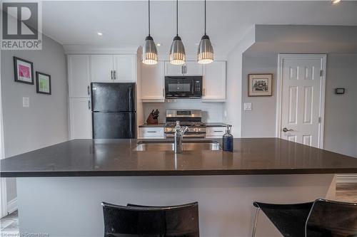 2070 Brant Street Unit# 3, Burlington, ON - Indoor Photo Showing Kitchen