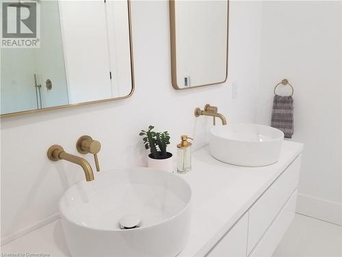 Ensuite, double vessel sinks, mirrors, cabinets - 5427 Anthony Place, Burlington, ON - Indoor Photo Showing Bathroom