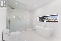 Master ensuite. Soaker tub. Rain shower head, hand spray. Porcelain floor - 