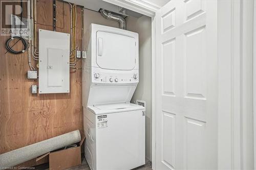 38 Viewpoint Avenue, Hamilton, ON - Indoor Photo Showing Laundry Room