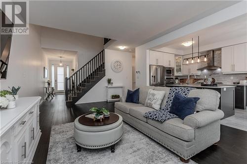 4063 Healing Street, Beamsville, ON - Indoor Photo Showing Living Room