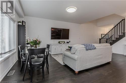 4063 Healing Street, Beamsville, ON - Indoor Photo Showing Living Room