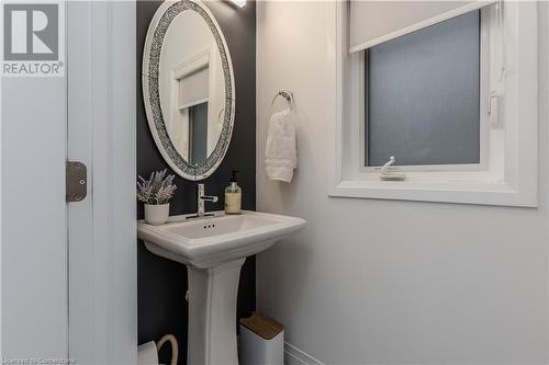 4063 Healing Street, Beamsville, ON - Indoor Photo Showing Bathroom