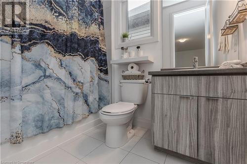 4063 Healing Street, Beamsville, ON - Indoor Photo Showing Bathroom