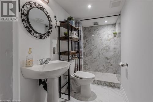 4063 Healing Street, Beamsville, ON - Indoor Photo Showing Bathroom