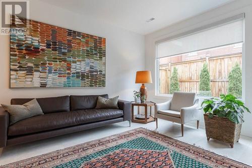 109 Kent Street, Hamilton, ON - Indoor Photo Showing Living Room