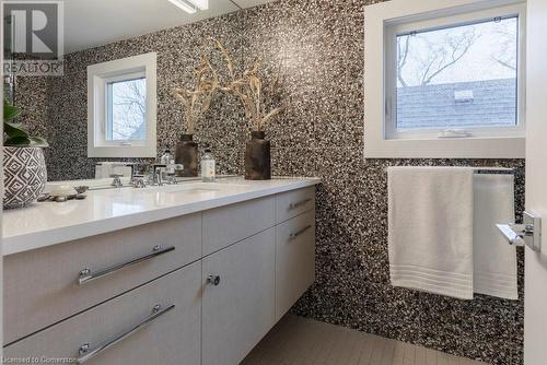 109 Kent Street, Hamilton, ON - Indoor Photo Showing Bathroom